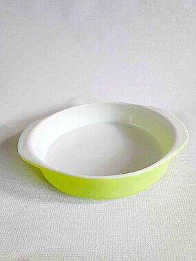 Pyrex lime green round cake dish